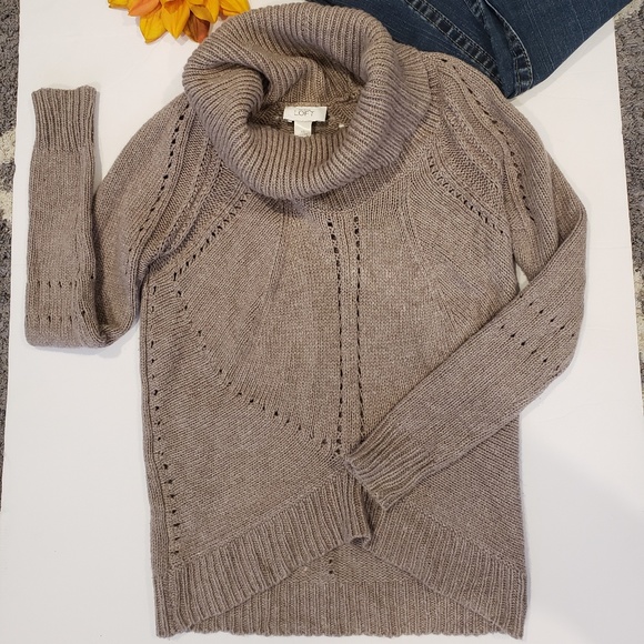 LOFT Sweaters - LOFT TURTLE NECK SWEATER